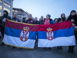 FOTO: Kosovo je Srbsko! Na Václaváku se demonstrovalo proti ukradení Kosova, řečnil i Foldyna