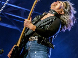 Suzi Quatro obráží koncertní podia s novou deskou. V rámci světového turné se zastaví i v Praze a Brně.