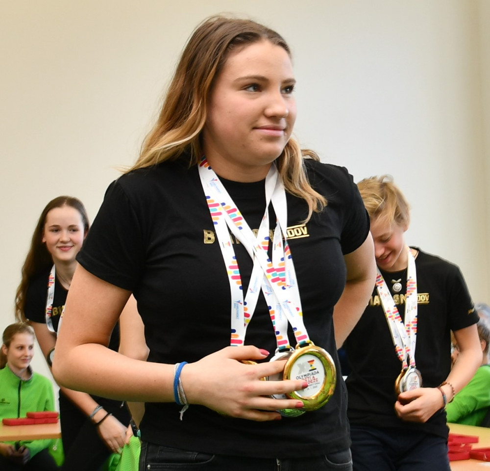 Hejtmanka Stráská a její náměstek Hroch gratulovali mladým sportovcům k zisku 34 cenných kovů ze zimní olympiády