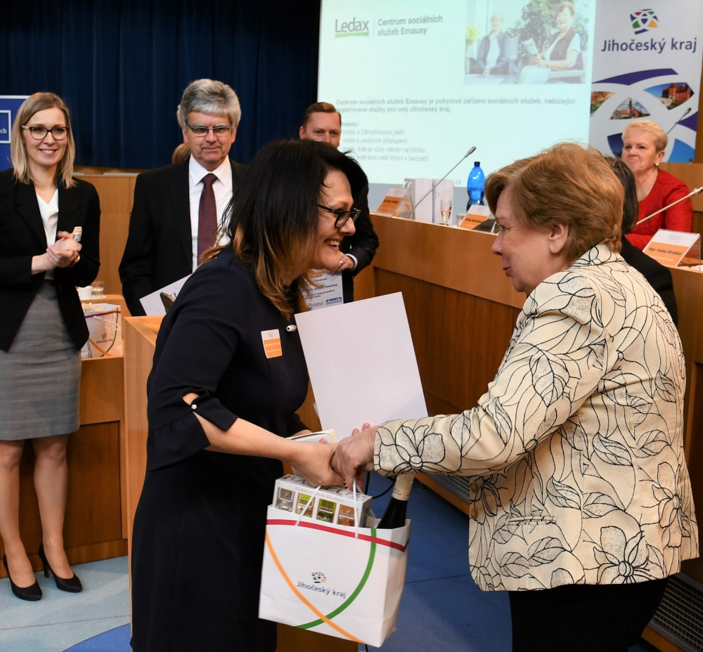 Vítězi I. ročníku soutěže pro firmy, které zohledňují zaměstnávání lidí ve věku 55+, jsou Centrum sociálních služeb Emausy, Dansen a Rohde & Schwarz