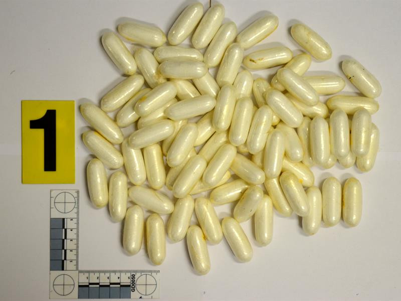 Celníci zadrželi Nigerijce, který pašoval ve svém těle kokain za sedm milionů.