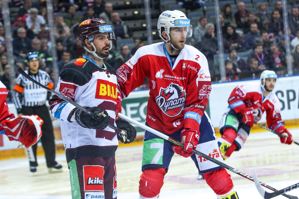 Sparta v prodloužení porazila domácí Pardubice 2:1.