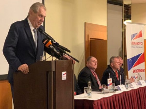 Zeman na sjezdu SPOZ volal po přímé volbě starostů