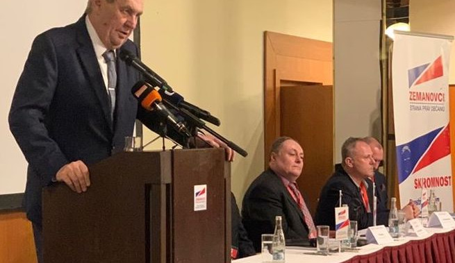 Zeman na sjezdu SPOZ volal po přímé volbě starostů