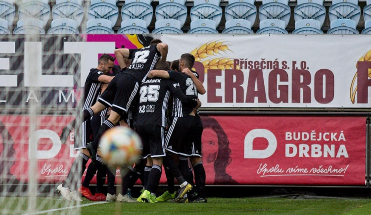 Ligoví fotbalisté budou do odvolání trénovat individuálně