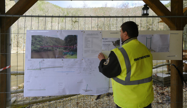 Velké stavební firmy kromě Eurovie zatím výrobu nepřerušují. Kdo může, dělá z domova, shodují se