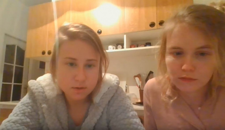 Doktorka mi řekla, že mám koronavirus. Podívejte se na výpověď dvou nakažených.