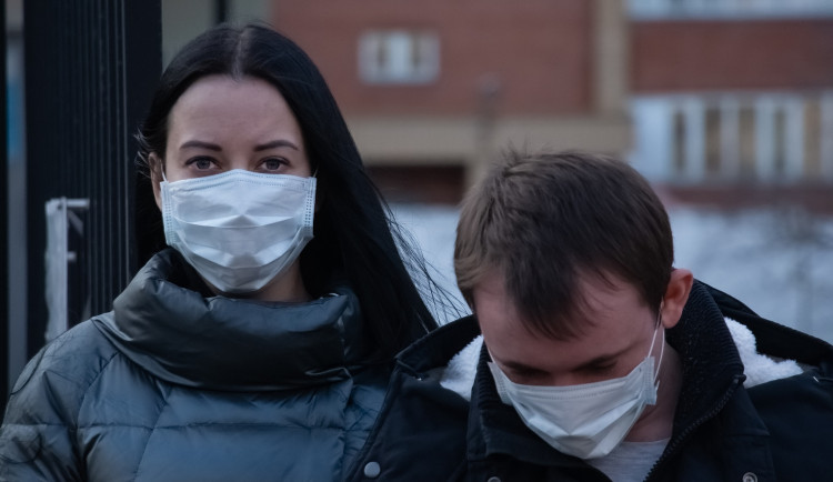 Nákaza koronavirem se může projevit náhlou ztrátou čichu, zjistili odborníci z Brna