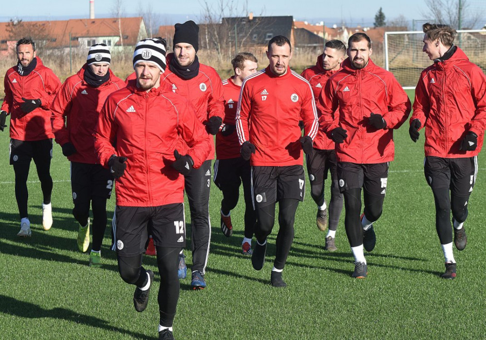 Fotbalisté Dynama začnou opět naplno trénovat, možnost dohrát sezónu pořád je