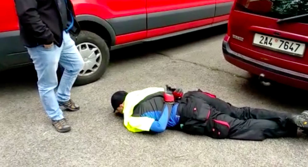 Dvojice recidivistů ukradla sdílené auto. Kriminalisté je dopadli za necelý týden.