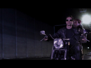 VIDEO: Arnold se vrátil z budoucnosti, aby zachránil Bohuše. Brněnští videokouzelníci jsou zpět s EETerminátorem