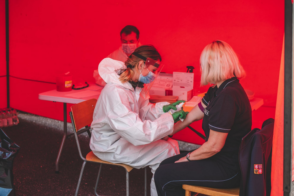 Testy na jihu Čech na covid-19 podstupují i profesní skupiny