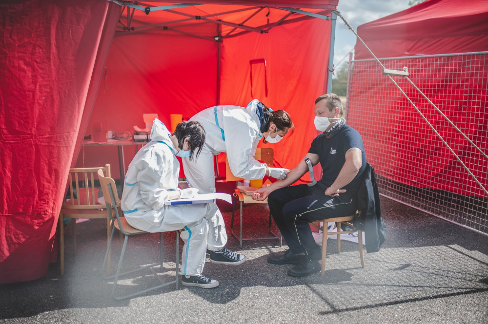 Testy na jihu Čech na covid-19 podstupují i profesní skupiny