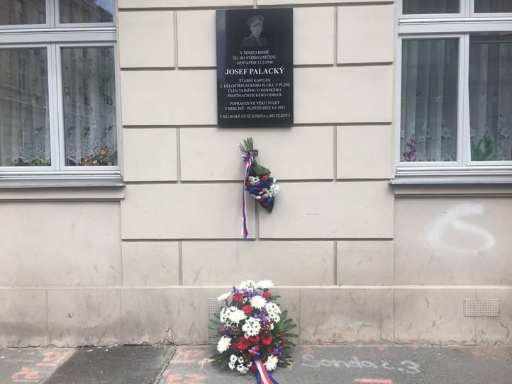 pietní akt v Husově ulici svobody se nesou v duchu pietních aktů. Ovšem bez veteránů a veřejnosti