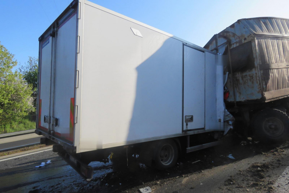 Hrůzostrašně vypadající nehoda skončila dvěma lehkými zraněními