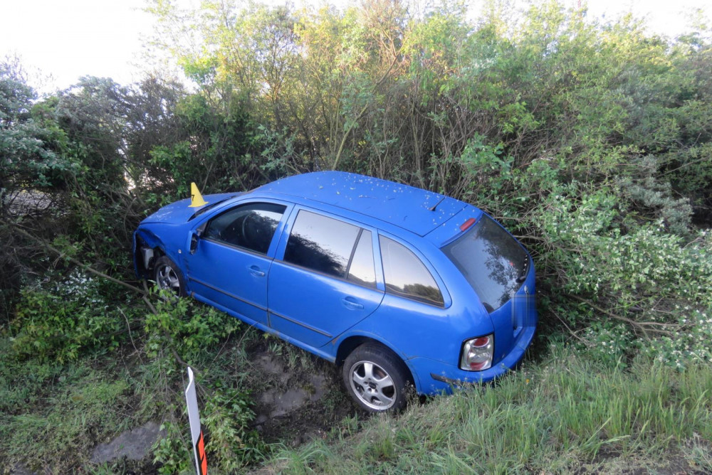 Hrůzostrašně vypadající nehoda skončila dvěma lehkými zraněními