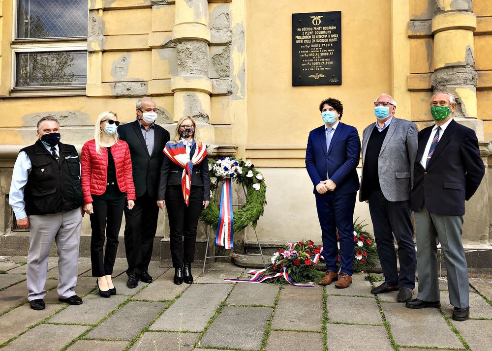 Památku letců uctili zástupci obvodu