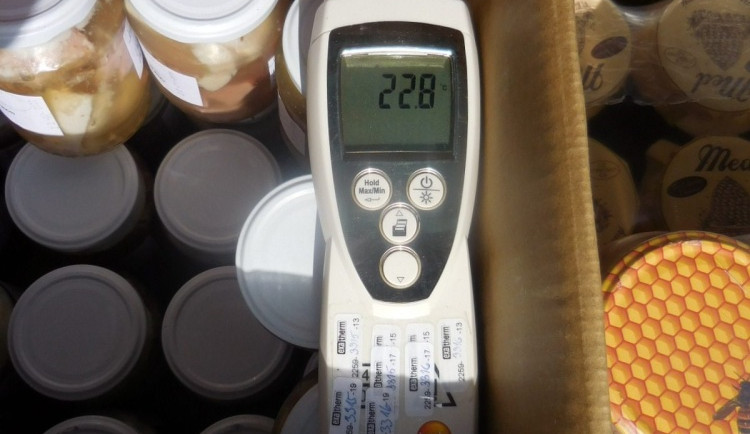 Nabízel na parkovišti v Liberci masné výrobky. Hrozí mu pokuta až deset milionů