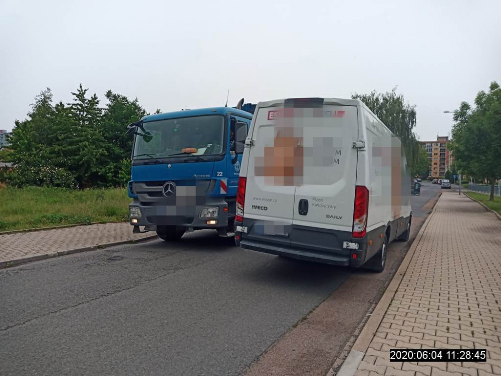 Na tomto místě odhalili při spáchání přestupku strážníci městské policie vybodovaného řidiče 