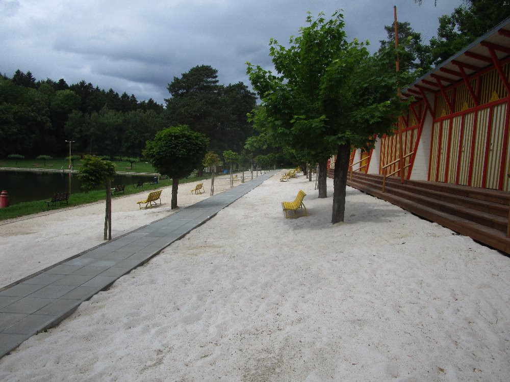 FOTO: Po rekonstrukci se otevírá koupaliště Dachova u Hořic. Koupaliště opět vypadá jako v 30. letech