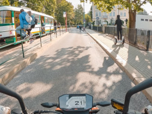 Vznikají nové video pomůcky a animace sloužící pro odhalování rizik při jízdě na motorce