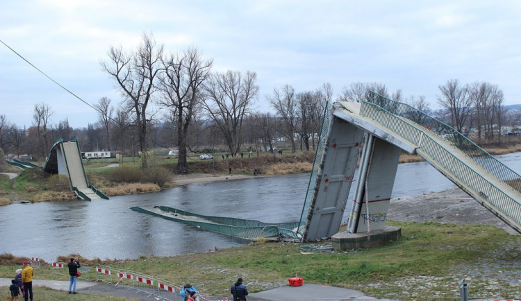 Odborníci se shodují: Obvinění projektanta a správce trojské lávky je sporné