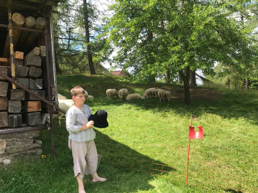 Skanzen u hradu Velhartice poprvé ukázal interiéry domů