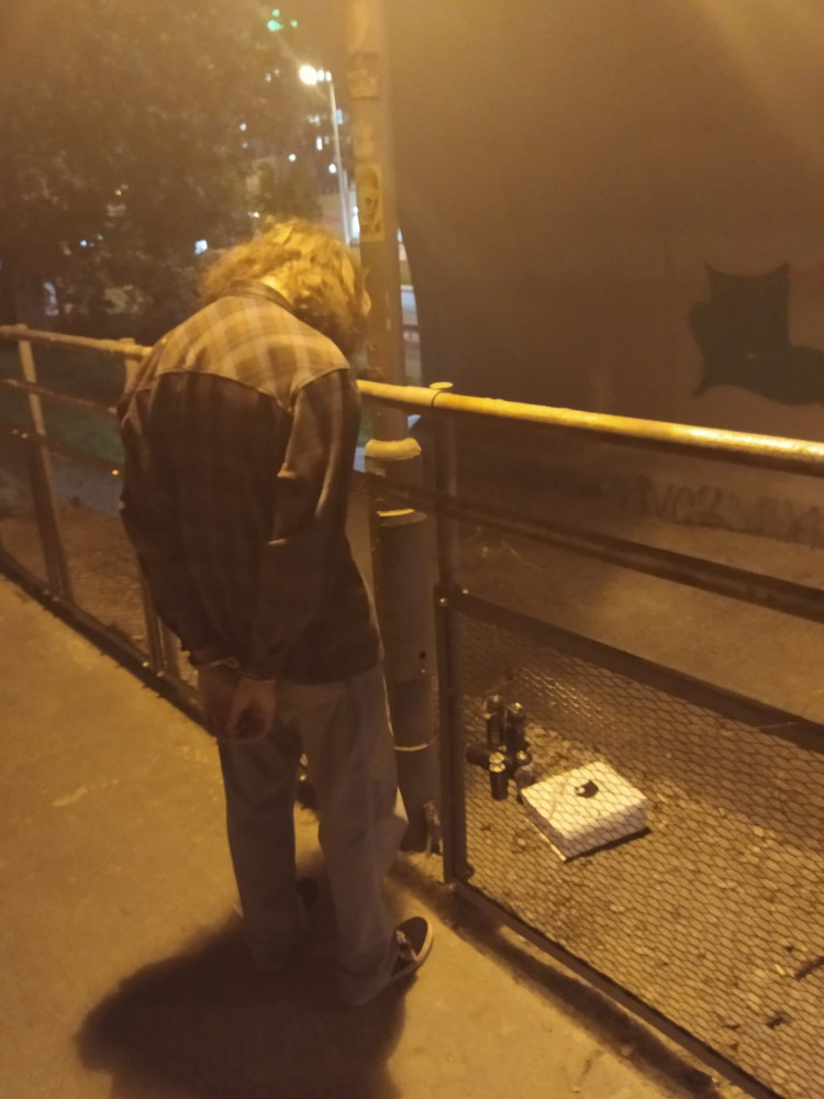 Dvojice cizinců posprejovala Negrelliho viadukt. Obratem skončili v poutech.