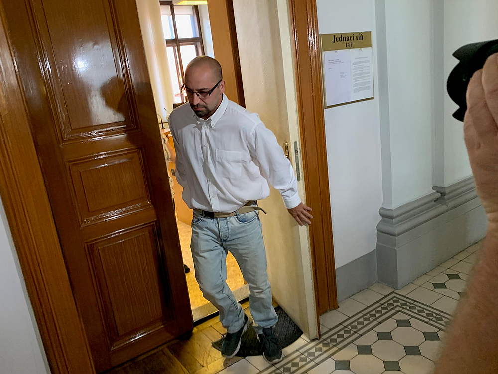 Obžalovaný Jiří K. odchází ze soudní síně