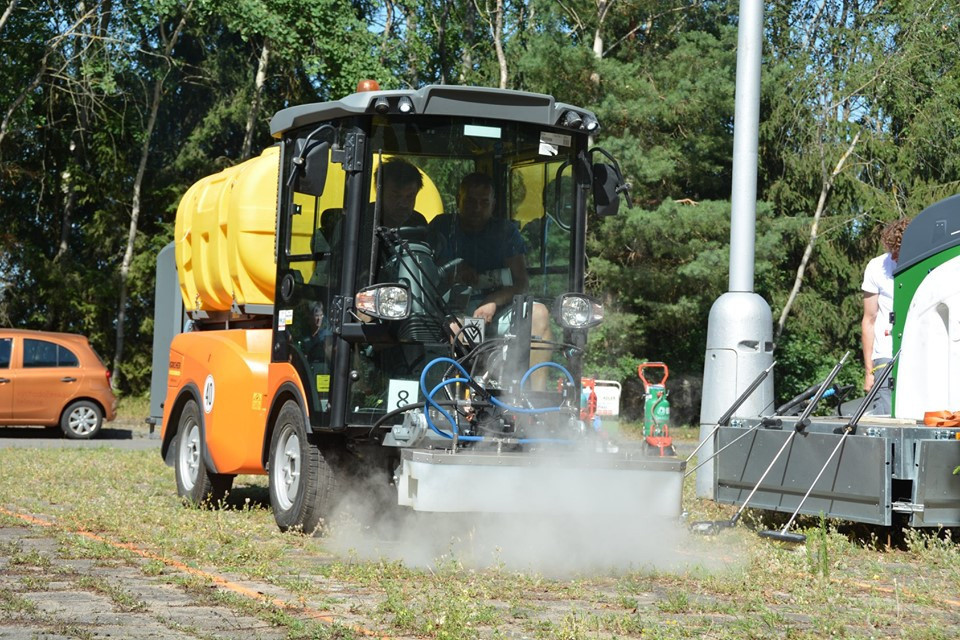 Na plevel místo chemikálií pára. Semily chtějí využívat šetrnější metodu
