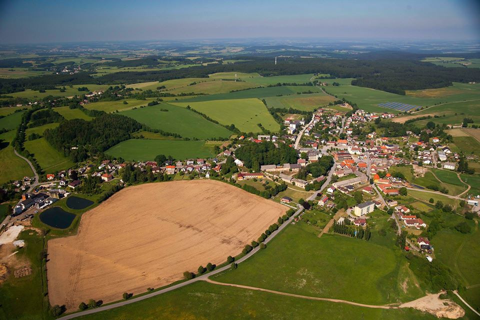 Větrný Jeníkov má 14 nemocných s koronavirem. Obec se aktuálně zavírat nebude