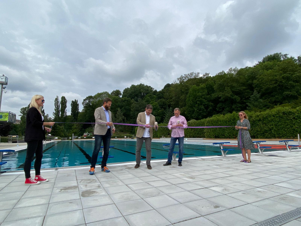Veřejnosti se otevřelo zrekonstruované koupaliště Petynka. Senioři mají vstup zadarmo.