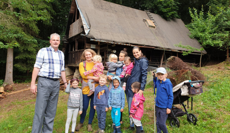 Starý srub v Liďácích se opět stane místem pro děti. Bývalou školku obnoví LESpolek