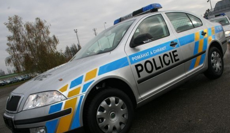 Řidič jel z Hodkovic na Liberec, koukal do navigace a naboural