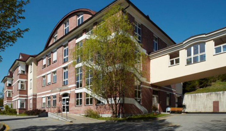 Od dnešního dne platí zákaz návštěv v jilemnické a semilské nemocnici