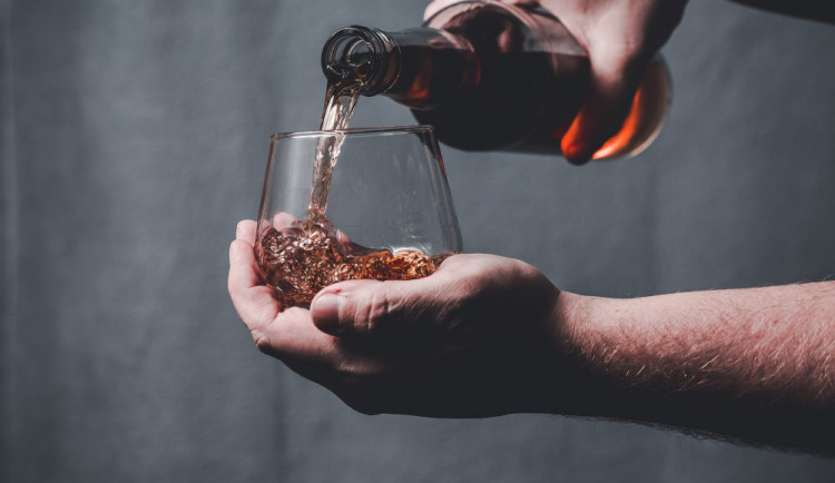 Cizinec se v Brně pohádal s manželkou. Ze zlosti se pak zlil do němoty, nadýchal skoro čtyři a půl promile