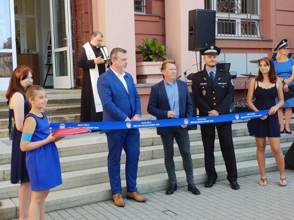 Dnes byla slavnostně otevřena nová služebna městské policie v Ostrově.