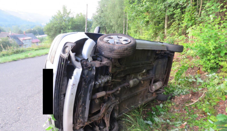 Řidič v pět ráno havaroval, nadýchal 2,09 promile