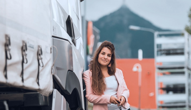 (NE)OBYČEJNÍ: Amazonka Truck. Život liberecké kamioňačky sledují tisíce lidí