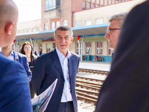 Babiš po schůzce s nakaženou Rážovou do karantény nemusí, seděl dost daleko