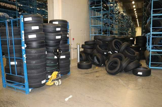 Tyto pneumatiky si pachatelé připravili ve skladu, aby je následně ukradli