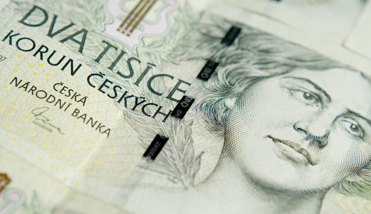 Podvodník vylákal ze seniorky platební údaje. Přišla o 40 tisíc