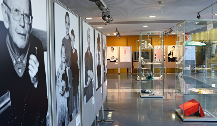 Robert Vano vystavuje na Krajském úřadě putovní výstavu Srdeční záležitosti