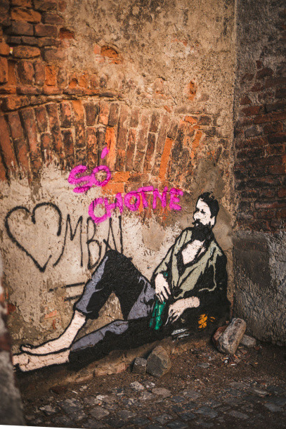 FOTO: Zapadlá olomoucká zákoutí nově zdobí slavné osobnosti spojené s městem