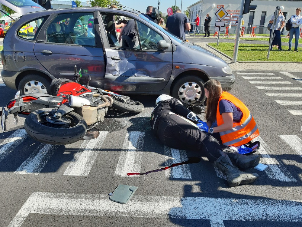 Záchranáři dnes představili aplikaci, která jim umožňuje být na místě nehody ještě před faktickým příjezdem