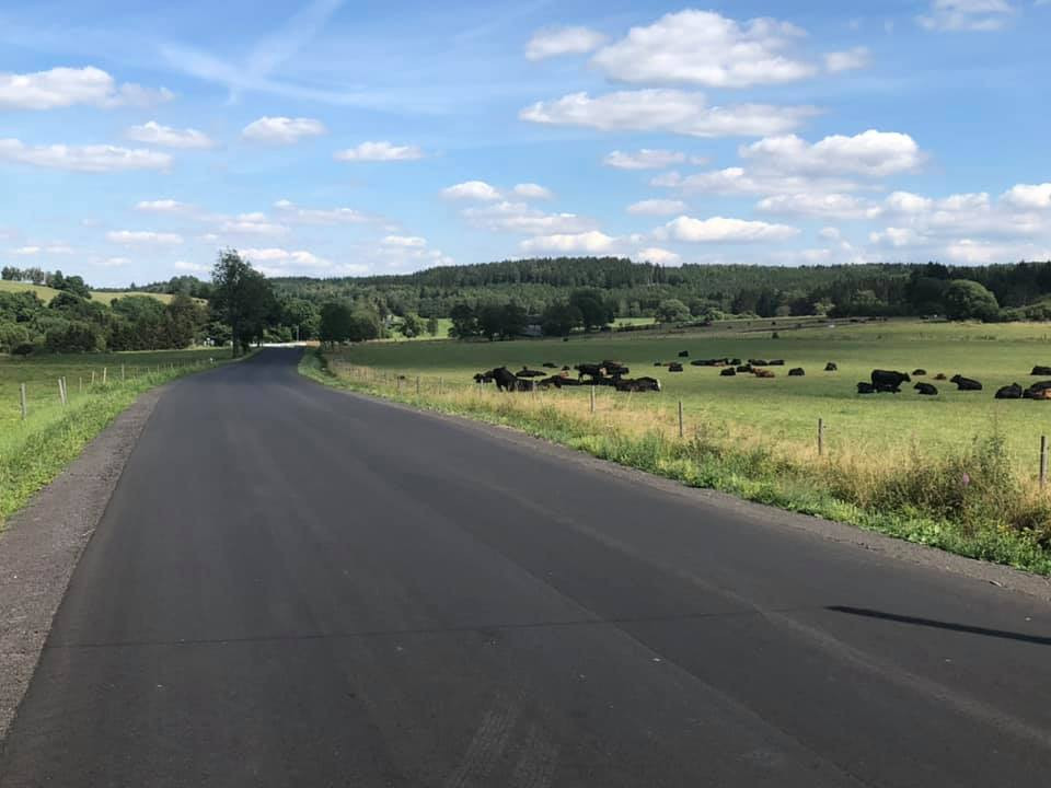 Karlovarský kraj dokončil opravu silnice Bochov - Hlinky