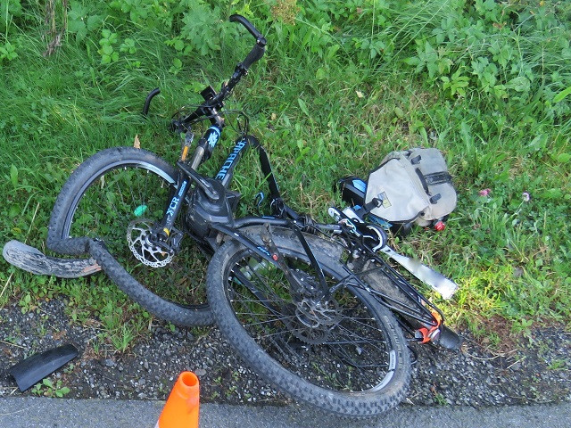 Tragická nehoda na Krumlovsku. Senior na elektrokole nepřežil střet s Felicií