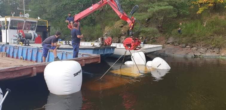 Na Orlíku se potopila loď.