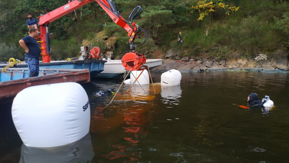 Na Orlíku se potopila loď.