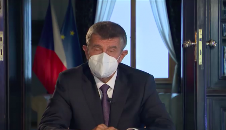Babiš přiznal letní pochybení a vyzval k nošení roušek.